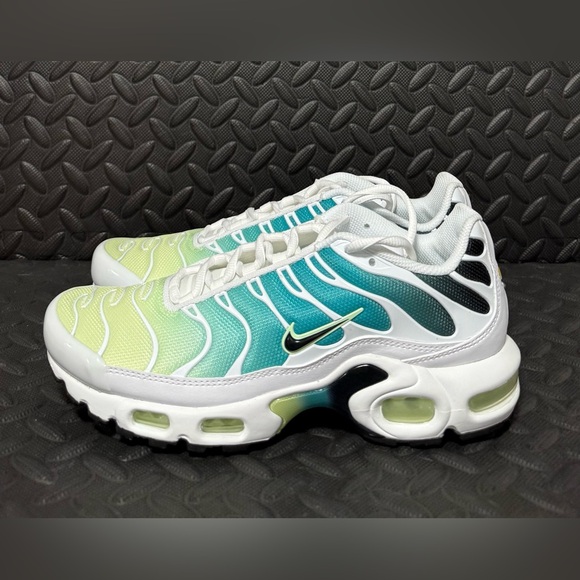 Nike Air Max Plus Dusty Cactus Blue Barely Volt Green Womens Size 8 - Picture 2 of 5